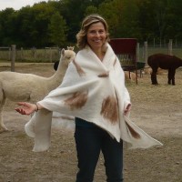 Châle léger / grand foulard feutré pour femmes - 100% alpaga naturel - blanc et fauve