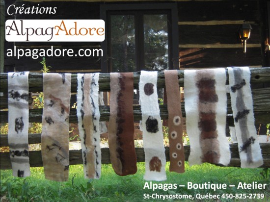 Foulards créés par Elisabeth Fortin, artisane et propriétaire chez AlpagAdore à St-Chrysostome, Québec